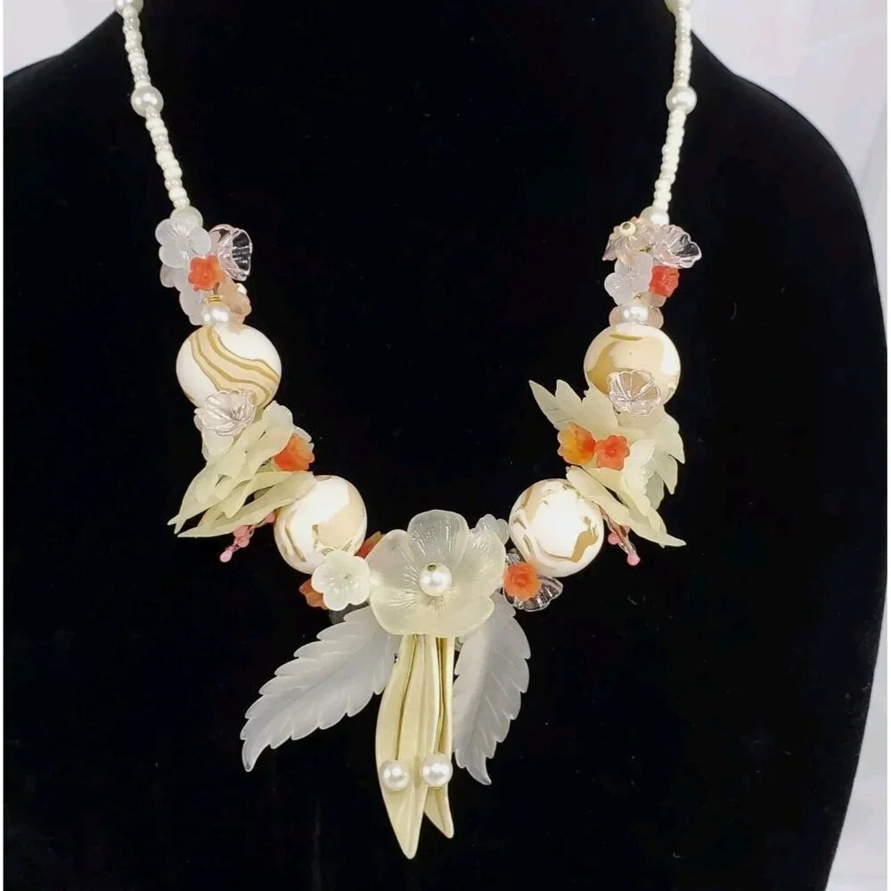 VTG Lucite Necklace Earrings Lucite Flower Leaf Pastel Beads Bridal Wedding - Picture 2 of 16